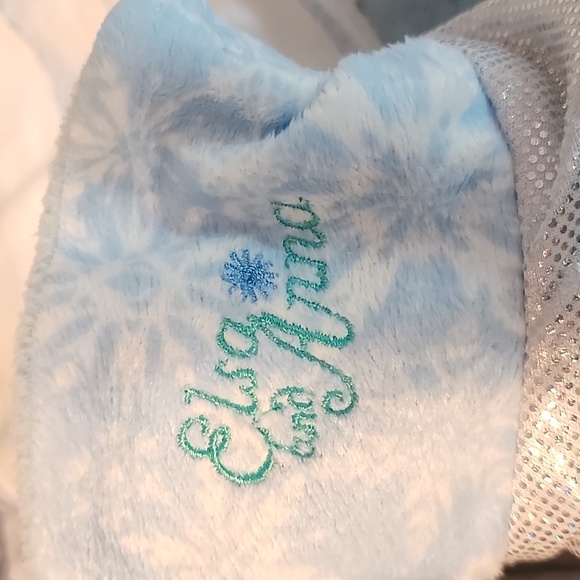 Disney Elsa and Anna slippers velcro size 7/8L - Picture 4 of 9